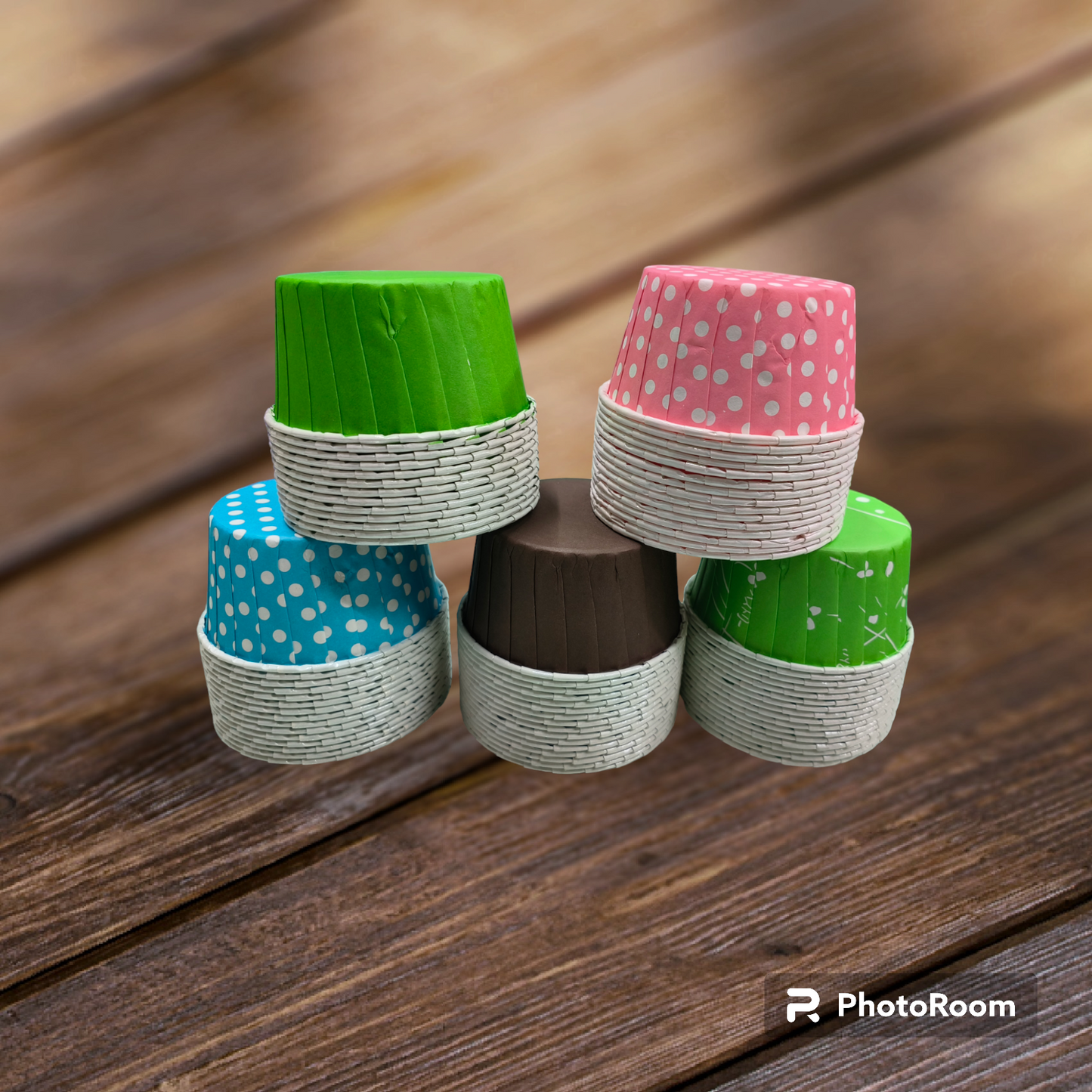 BAKE & SERVE CUP CAKE LINER BIG PLASTIC COATED 100PCS PACK RANDOM COLOR OR DESIGN