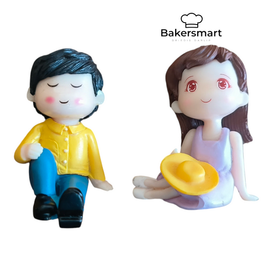 MINIATURE COUPLE  SITTING