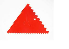 TRIANGLE RED PLASTIC SCRAPPER